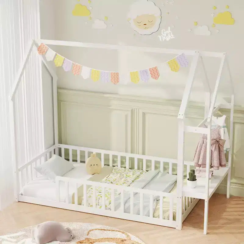 Letto a terra bianco Twin House con ripiano portaoggetti e appendiabiti, per 1 persona