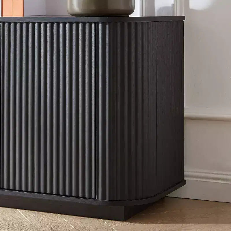 Mobile credenza a righe verticali Nero / Naturale / Noce – 4 ante, Montaggio con 1 persona