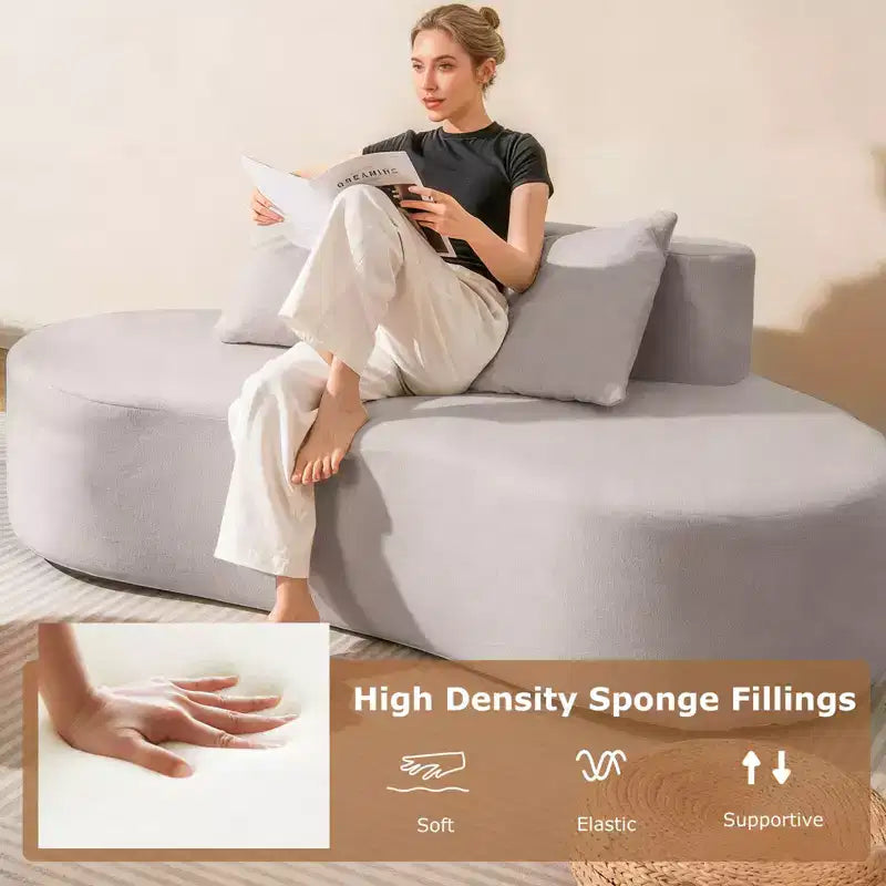 Divano a 2 posti Costway da 78,5" curvo rivestito in tessuto con 2 comodi cuscini e schienale basso, beige/grigio